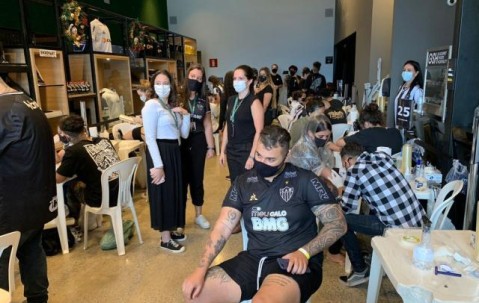 开云中国-瞧这福利！巴甲球队夺冠 球迷可以免费文身！